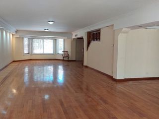 Foto 5 de Casa en alquiler de 4 dormitorios c/ cochera en Martínez