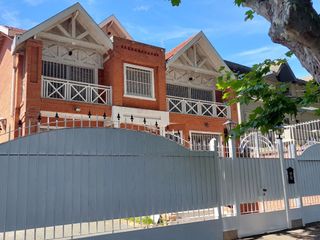 Foto 1 de Casa en alquiler de 4 dormitorios c/ cochera en Martínez