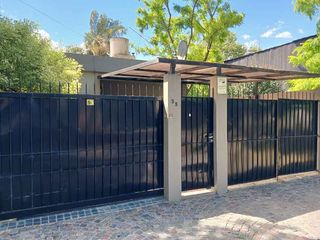 Foto 1 de Casa en venta en Llavallol
