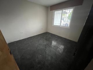 Foto 7 de AMPLIA CASA EN VENTA EN BARRIO ITUZAINGO ANEXO A METROS DE AV VUSETICH