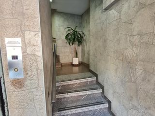 Foto 3 de Departamento en  venta de 3 ambientes, al frente con balcón
