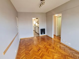 Foto 8 de Departamento en  venta de 3 ambientes, al frente con balcón