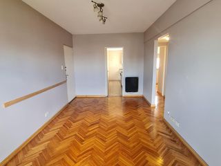 Foto 9 de Departamento en  venta de 3 ambientes, al frente con balcón