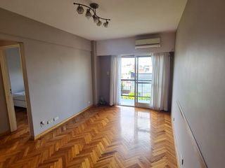 Foto 5 de Departamento en  venta de 3 ambientes, al frente con balcón