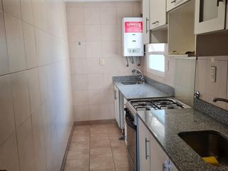 Foto 14 de Departamento en  venta de 3 ambientes, al frente con balcón