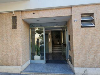 Foto 2 de Departamento en  venta de 3 ambientes, al frente con balcón
