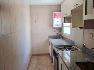 Foto 13 de Departamento en  venta de 3 ambientes, al frente con balcón