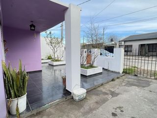 Foto 18 de Casa en venta, 2 dormi, quincho, cochera, patio y parque, Los Hornos, La Plata. 152bis 63 y 64