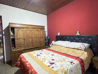 Foto 11 de Casa en venta, 2 dormi, quincho, cochera, patio y parque, Los Hornos, La Plata. 152bis 63 y 64