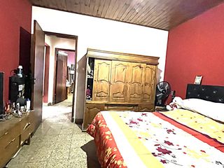 Foto 12 de Casa en venta, 2 dormi, quincho, cochera, patio y parque, Los Hornos, La Plata. 152bis 63 y 64