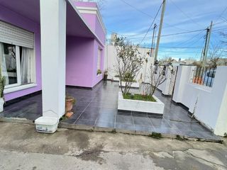 Foto 19 de Casa en venta, 2 dormi, quincho, cochera, patio y parque, Los Hornos, La Plata. 152bis 63 y 64