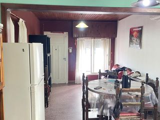 Foto 5 de Casa en venta, 2 dormi, quincho, cochera, patio y parque, Los Hornos, La Plata. 152bis 63 y 64