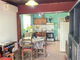 Foto 4 de Casa en venta, 2 dormi, quincho, cochera, patio y parque, Los Hornos, La Plata. 152bis 63 y 64