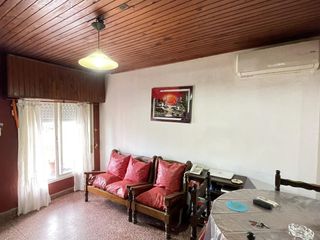 Foto 9 de Casa en venta, 2 dormi, quincho, cochera, patio y parque, Los Hornos, La Plata. 152bis 63 y 64