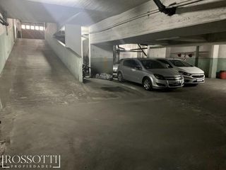 Foto 1 de 2 Cocheras juntas fijas cubiertas en edificio - 2,47 x 2,50 mts cada una.