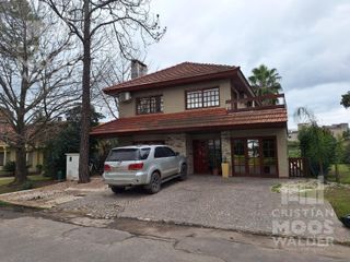 Foto 2 de Casa en venta 5 ambientes Country Maschwitz Club