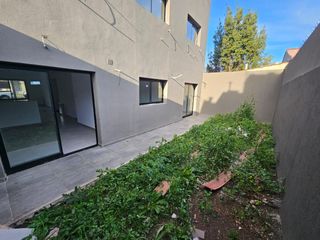 Foto 17 de Departamento de  amb. con cochera y Patio