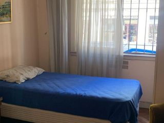 Foto 10 de Departamento en  venta al frente con balcon - Centro