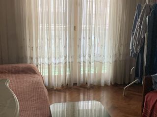 Foto 2 de Departamento en  venta al frente con balcon - Centro
