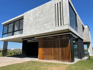 Foto 2 de Casa en el Barrio Lagos del Golf. Nordelta