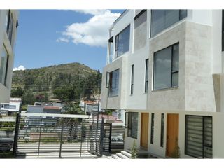 Foto 23 de HERMOSA Y MODERNA CASA EN RENTA CHAULLABAMBA CUENCA