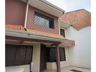 Foto 1 de Venta de Casa, Cuenca, El Cebollar 178m²