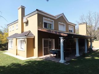 Foto 1 de Casa en venta - 4 Dormitorios 5 Baños - Cochera - 900Mts2 - Parque Belén Escobar, Escobar