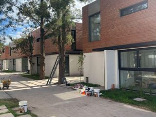 Foto 1 de Duplex en venta en condominio Don Carlos - Manuel B. Gonnet