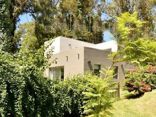 Foto 15 de Casa en venta - 3 Dormitorios 2 Baños - Cocheras - 450mts2 - Mar del Plata