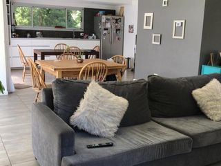 Foto 3 de Casa en venta - 3 Dormitorios 2 Baños - Cocheras - 450mts2 - Mar del Plata