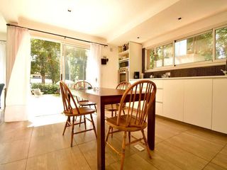 Foto 5 de Casa en venta - 3 Dormitorios 2 Baños - Cocheras - 450mts2 - Mar del Plata