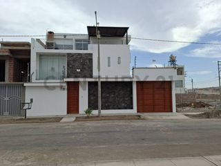 Foto 27 de HERMOSA CASA EN VENTA EN RESIDENCIAL LAS VIÑAS DE POCOLLAY- TACNA