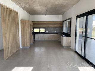 Foto 6 de Casa en venta en Lagos de Canning