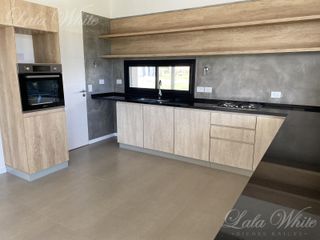 Foto 7 de Casa en venta en Lagos de Canning