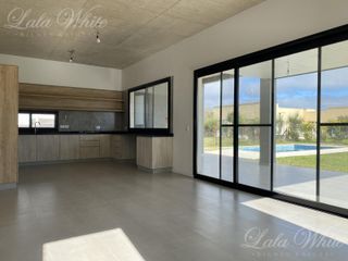 Foto 5 de Casa en venta en Lagos de Canning