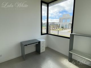 Foto 12 de Casa en venta en Lagos de Canning