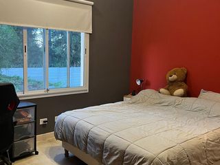 Foto 10 de Muy buena casa en venta de 5 dormitorios en Villa Olivos, jardin y pileta