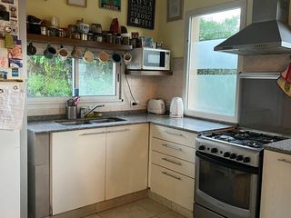 Foto 7 de Muy buena casa en venta de 5 dormitorios en Villa Olivos, jardin y pileta
