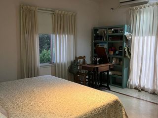 Foto 11 de Muy buena casa en venta de 5 dormitorios en Villa Olivos, jardin y pileta