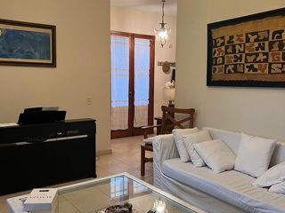 Foto 8 de Muy buena casa en venta de 5 dormitorios en Villa Olivos, jardin y pileta