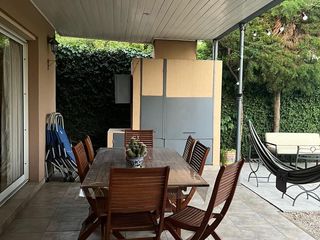 Foto 16 de Muy buena casa en venta de 5 dormitorios en Villa Olivos, jardin y pileta