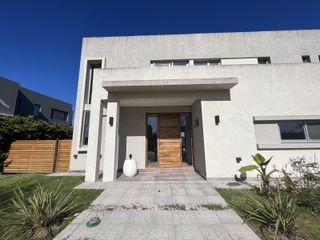 Foto 4 de Casa a la laguna en El Canton Islas
