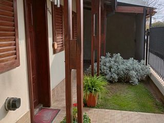 Foto 2 de Casa en venta - 3 Dormitorios 1 Baño - Cochera - Villa Regina, Río Negro