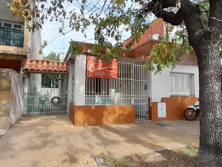 Foto 1 de Casa -venta- a refaccionar-Lanús