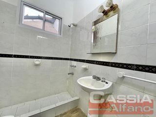 Foto 12 de MUY BUEN PH EN PLANTA BAJA CON 3 DORMITORIOS, COCINA, TERRAZA Y COCHERA, UN BAÑO Y LAVADERO