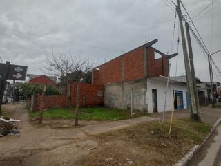 Foto 2 de Locales  Comerciales y construcción a terminar en Planta Alta en Isidro Casanova