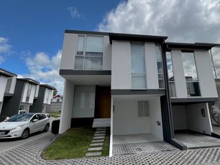 Foto 1 de VENTA DE CASA  ESQUINERA MODERNA  143M2 EN EL VALLE DE LOS CHILLOS - MIRASIERRA / SEGURIDAD 24/7 (AB)