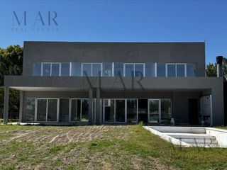 Foto 1 de Casa en Venta con salida al Río Luján, Barrio San Juan, Villanueva