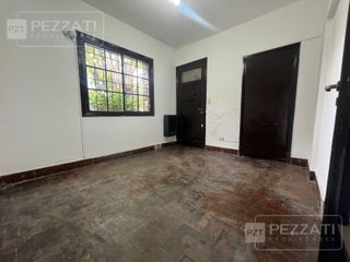 Foto 4 de Oficina en  alquiler. Zona Güemes. Jardin, 2 privados. recepciòn. Baño