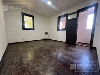 Foto 5 de Oficina en  alquiler. Zona Güemes. Jardin, 2 privados. recepciòn. Baño